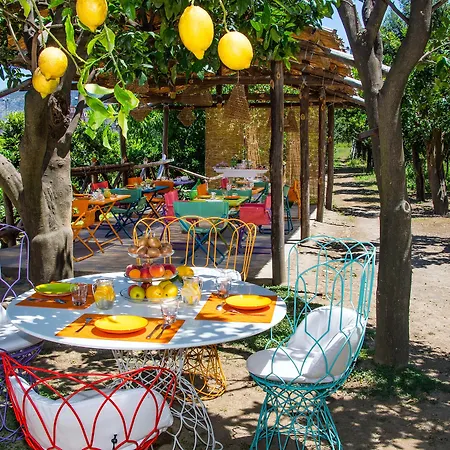 فندق مبيت وإفطار Relais Correale & Garden 4*