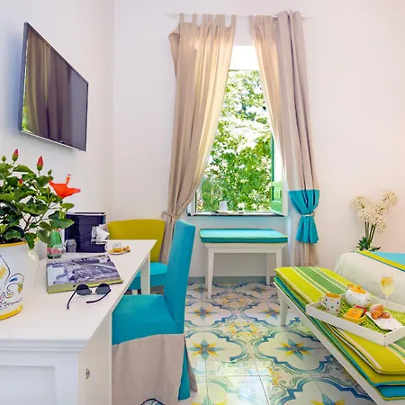 فندق مبيت وإفطار Relais Correale & Garden 4*